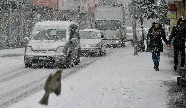 İstanbul'a kar yağışı için tarih verildi! Bahardan kalma son günlerin tadını çıkarın 8